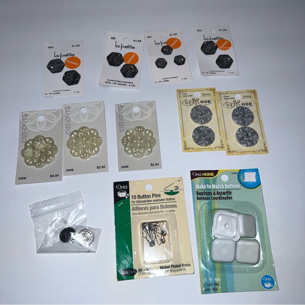 Mixed Vintage Buttons  Bulk DIY Sewing New On Cards